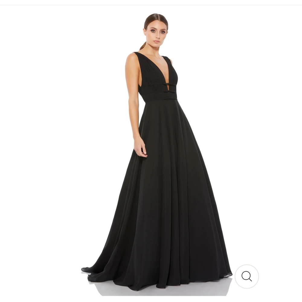 Mac Duggal Black Chiffon A-Line Ball Gown Sleeveless  Pleated Women’s Size 2